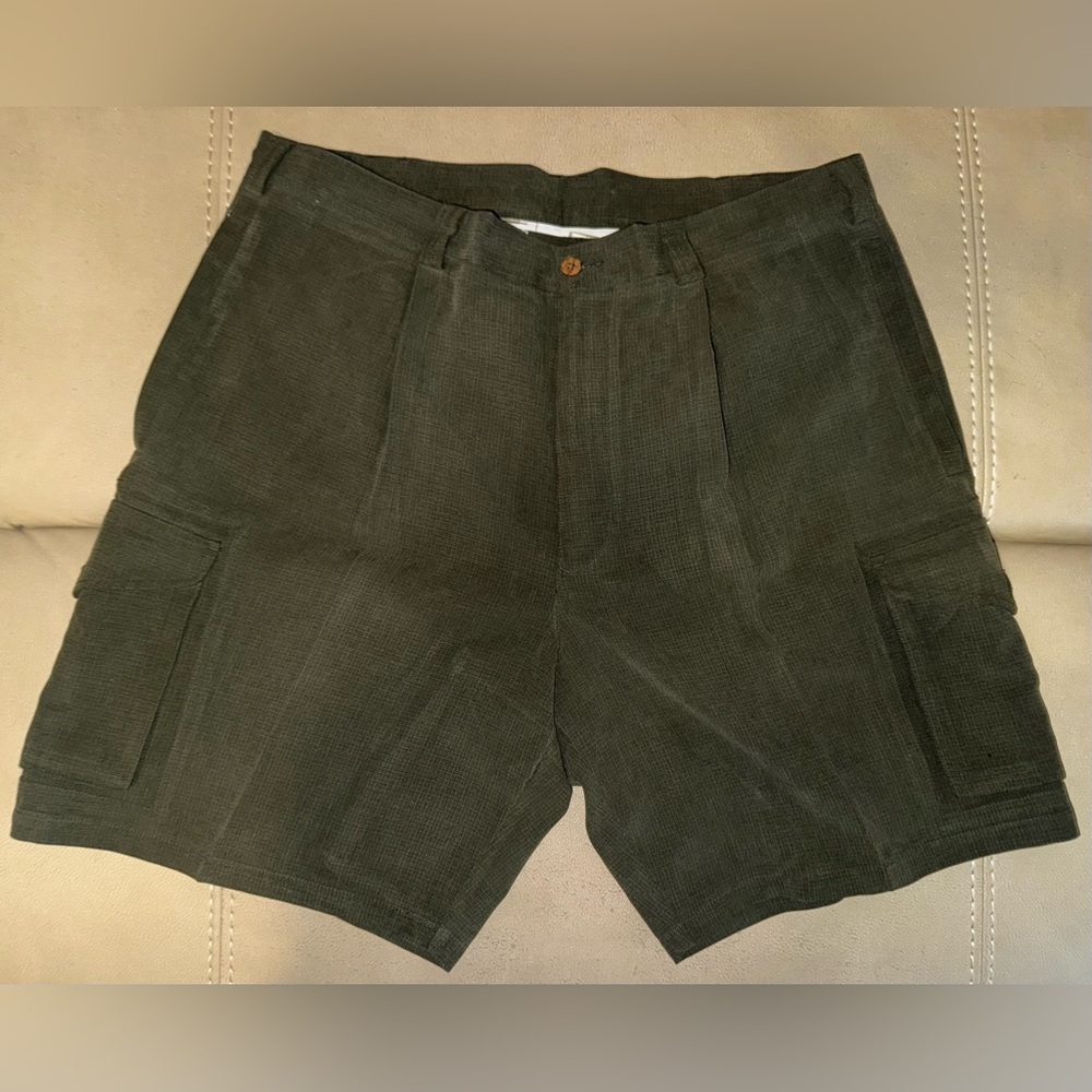 Caribbean Roundtree & Yorke 100% Silk Cargo Shorts - Olive Green - Size 38